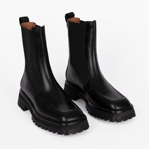 LABUCQ IRVING BOOT BLACK SQUARE TOE